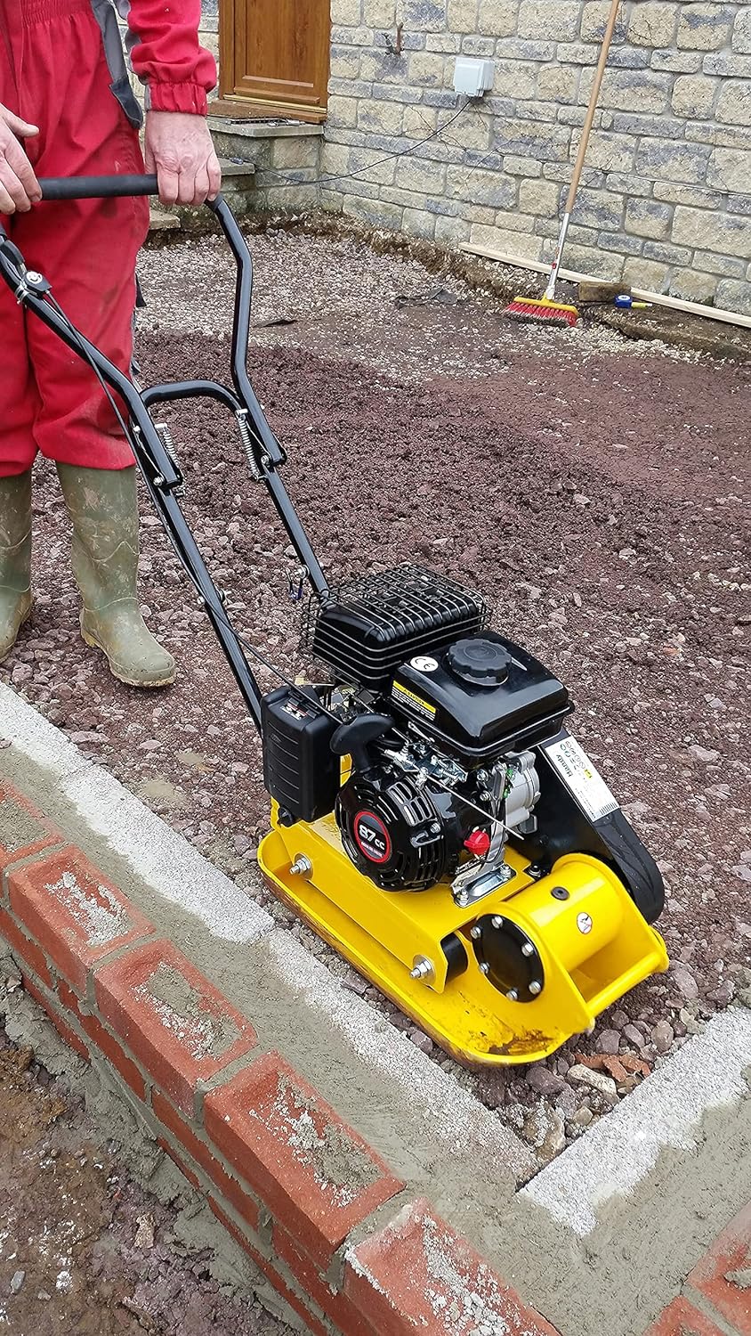 The Handy THLC29140 30cm Petrol Compactor Plate with 861kg Compaction Force and 20cm Working Depth - 2 Year Guarantee