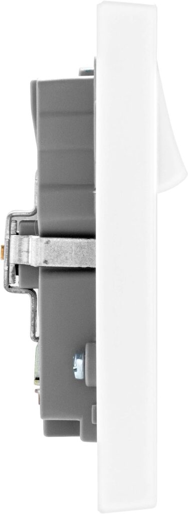 BG Electrical 2021-01FU-4-39400 Double Switched 13 A Fast Charging Power Socket with Three USB Charging Ports, 3.1 A, 5 V, 15.5 W, Square Edge, White