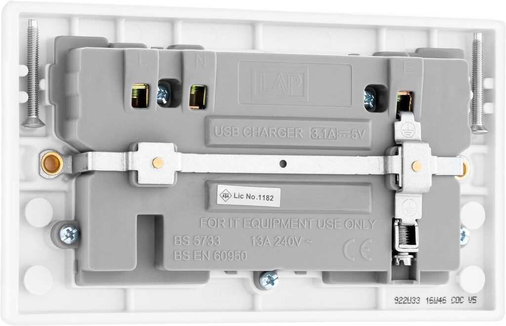 BG Electrical 2021-01FU-4-39400 Double Switched 13 A Fast Charging Power Socket with Three USB Charging Ports, 3.1 A, 5 V, 15.5 W, Square Edge, White