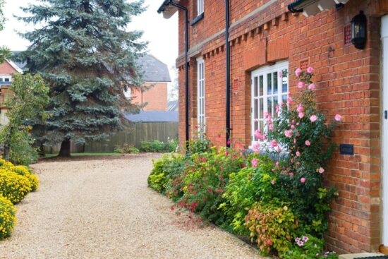 Driveway with Gravel Aggregates | Building Material Reviews